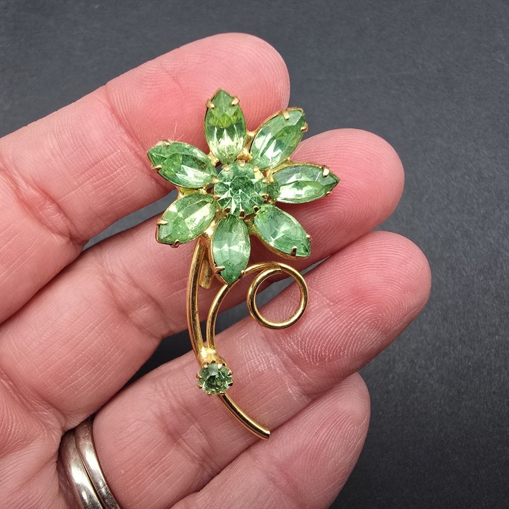 Vintage Green Rhinestone Flower Pin Brooch Gold Tone Estate Statement Jewelry - Picture 6 of 8